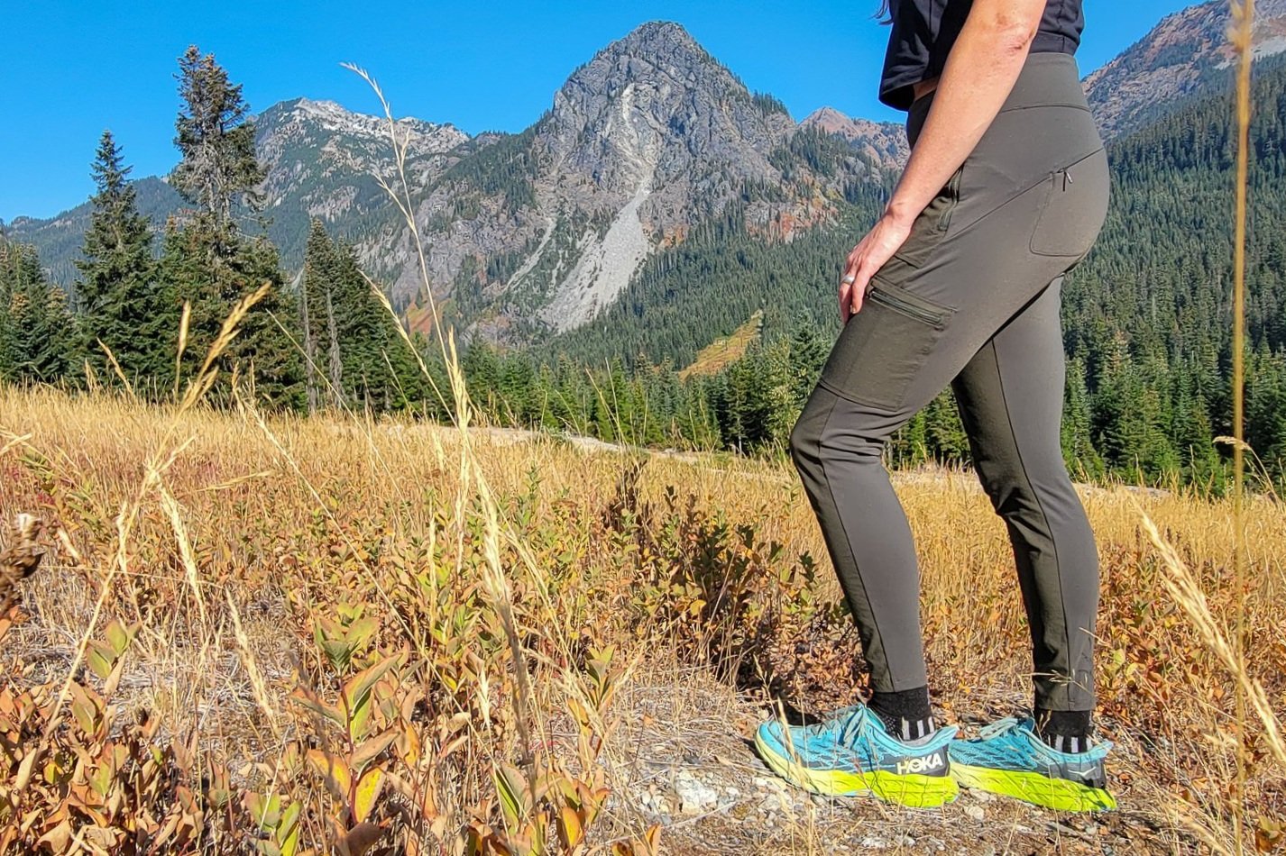 Closeup of the Athleta Headlands Hybrid Cargo II Leggings in front of a craggy mountain