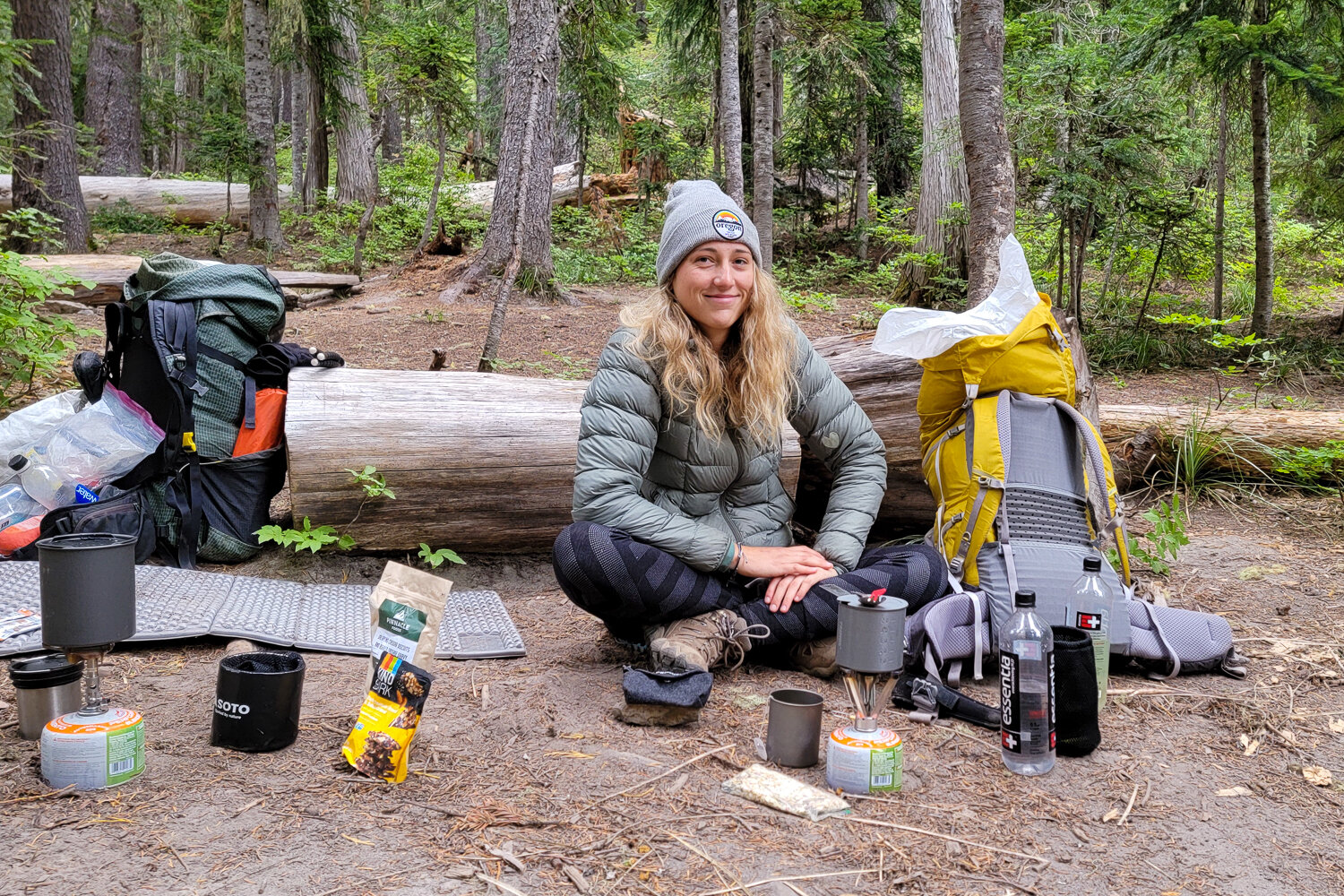 Backpackers using the SOTO Thermostack Combo &amp; the Primus 0.6L Essential Trek Pot to make breakfast