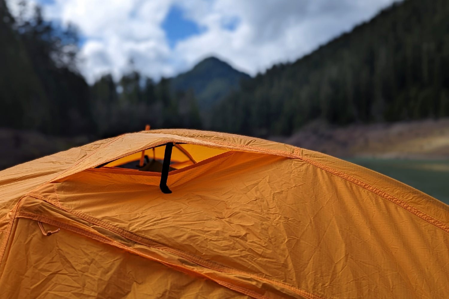 A closeup view of the vent struts holding the vent open on the rainfly of the REI Half Dome 2